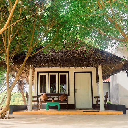 Harmony Beach Resort Tangalle Exterior foto